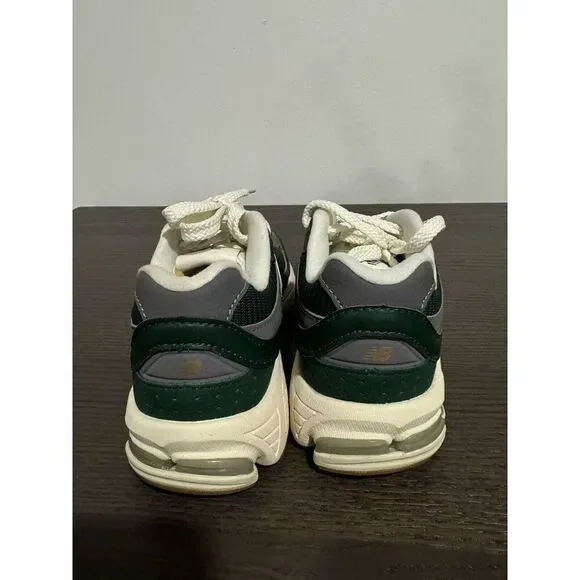 NEW New Balance 2002R Boys Kids Green Beige Sneakers Sz 2 Shoes - Picture 2 of 5